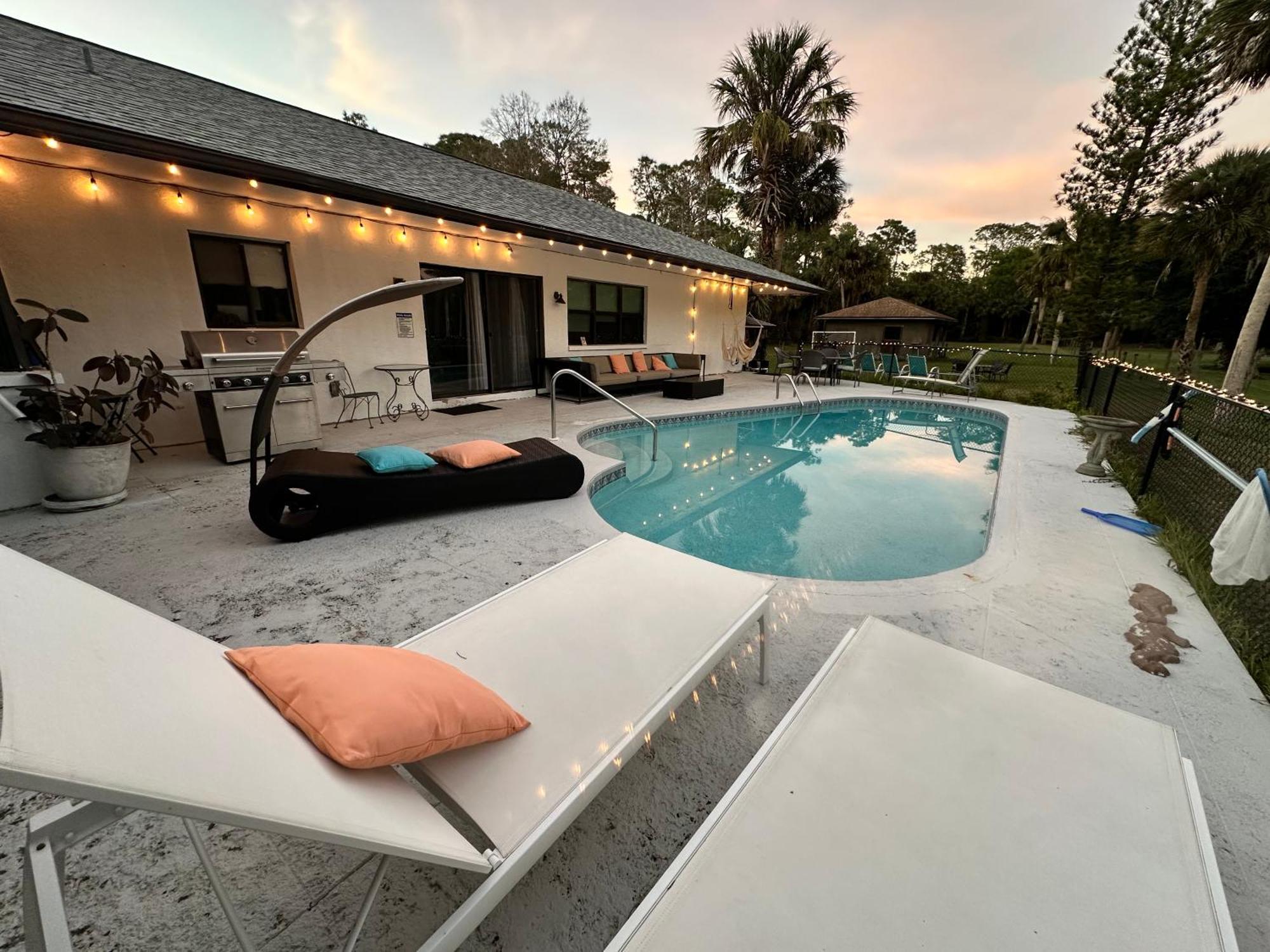 Vacation Pool Home In The Woods. North North Naples 외부 사진